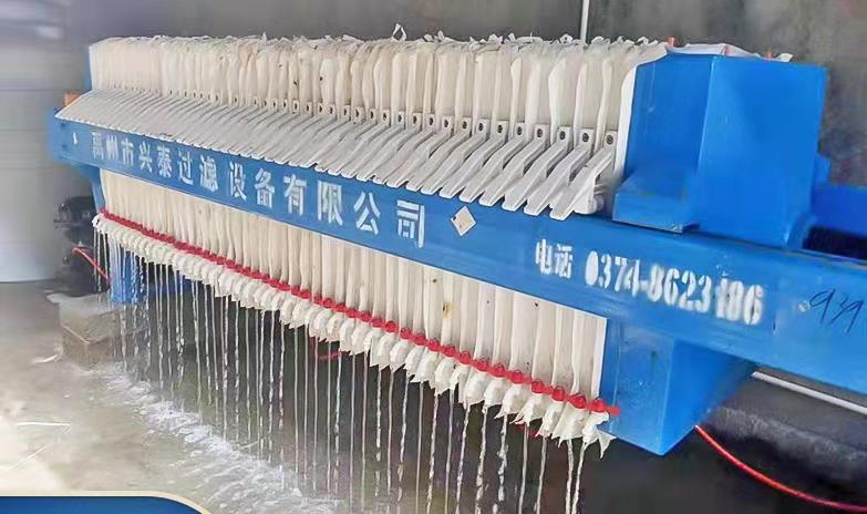 污泥壓濾機如何進行污泥脫水？